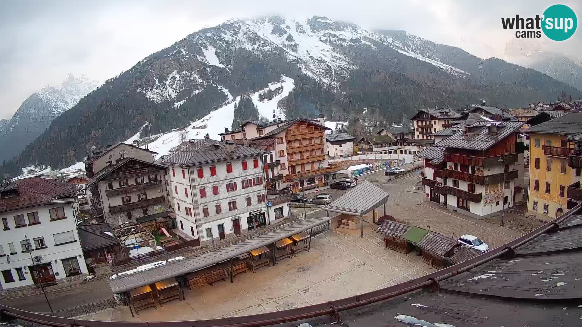 Piazza centrale di Forni di Sopra