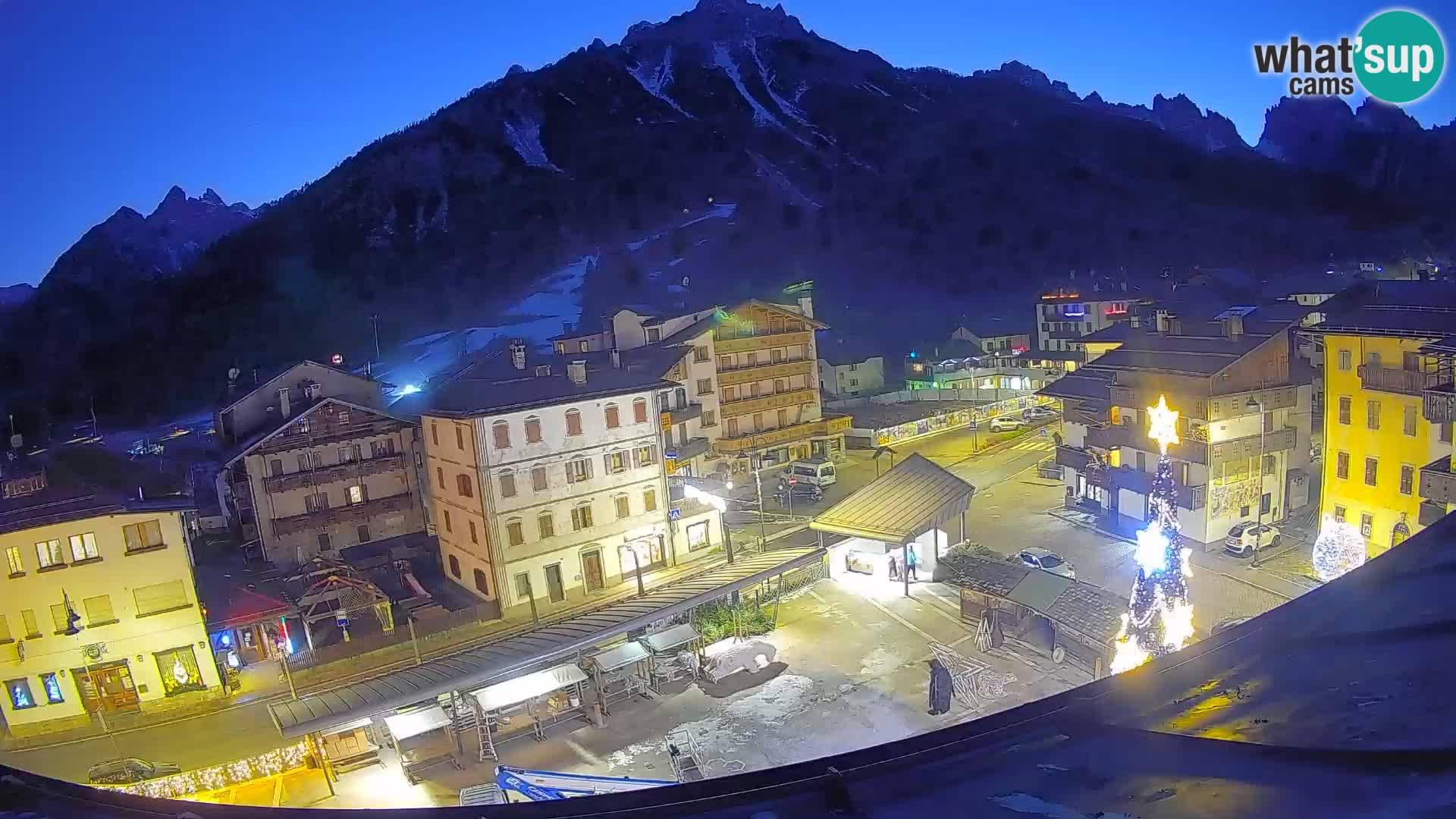 Piazza centrale di Forni di Sopra