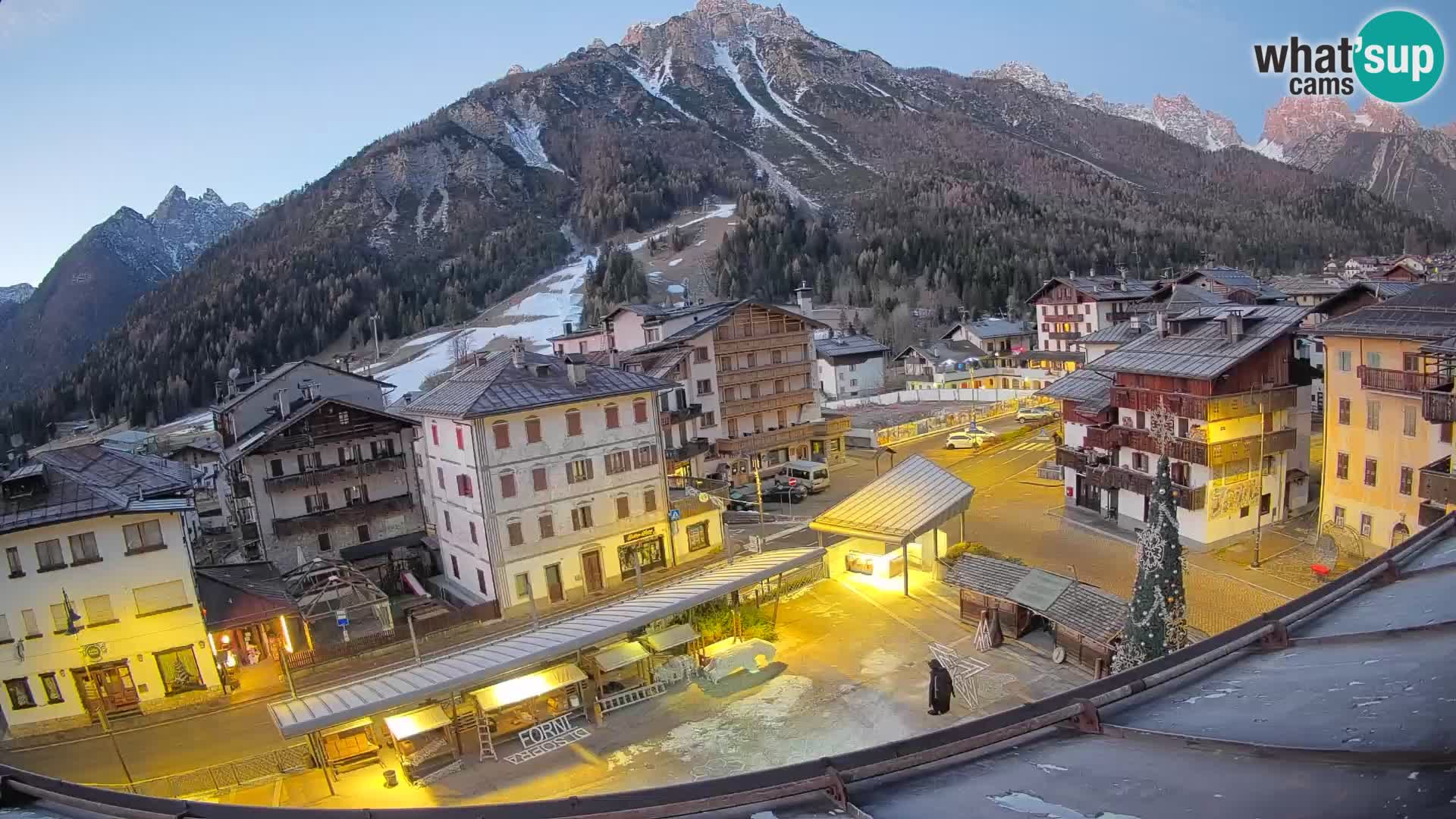 Piazza centrale di Forni di Sopra