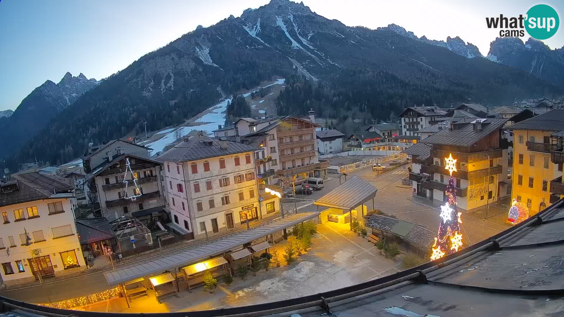 Piazza centrale di Forni di Sopra