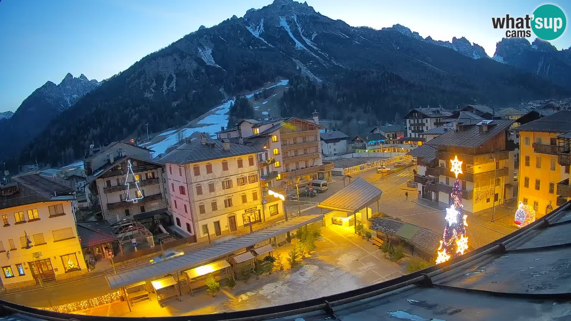 Piazza centrale di Forni di Sopra