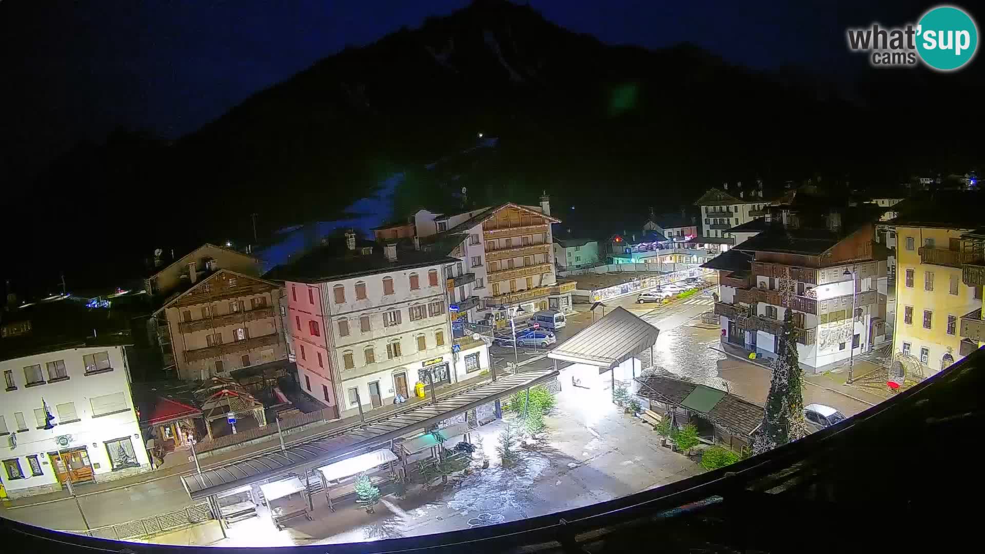 Plaza principal de Forni di Sopra