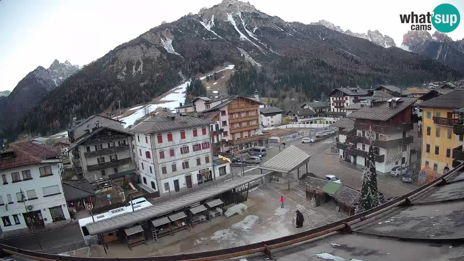Piazza centrale di Forni di Sopra