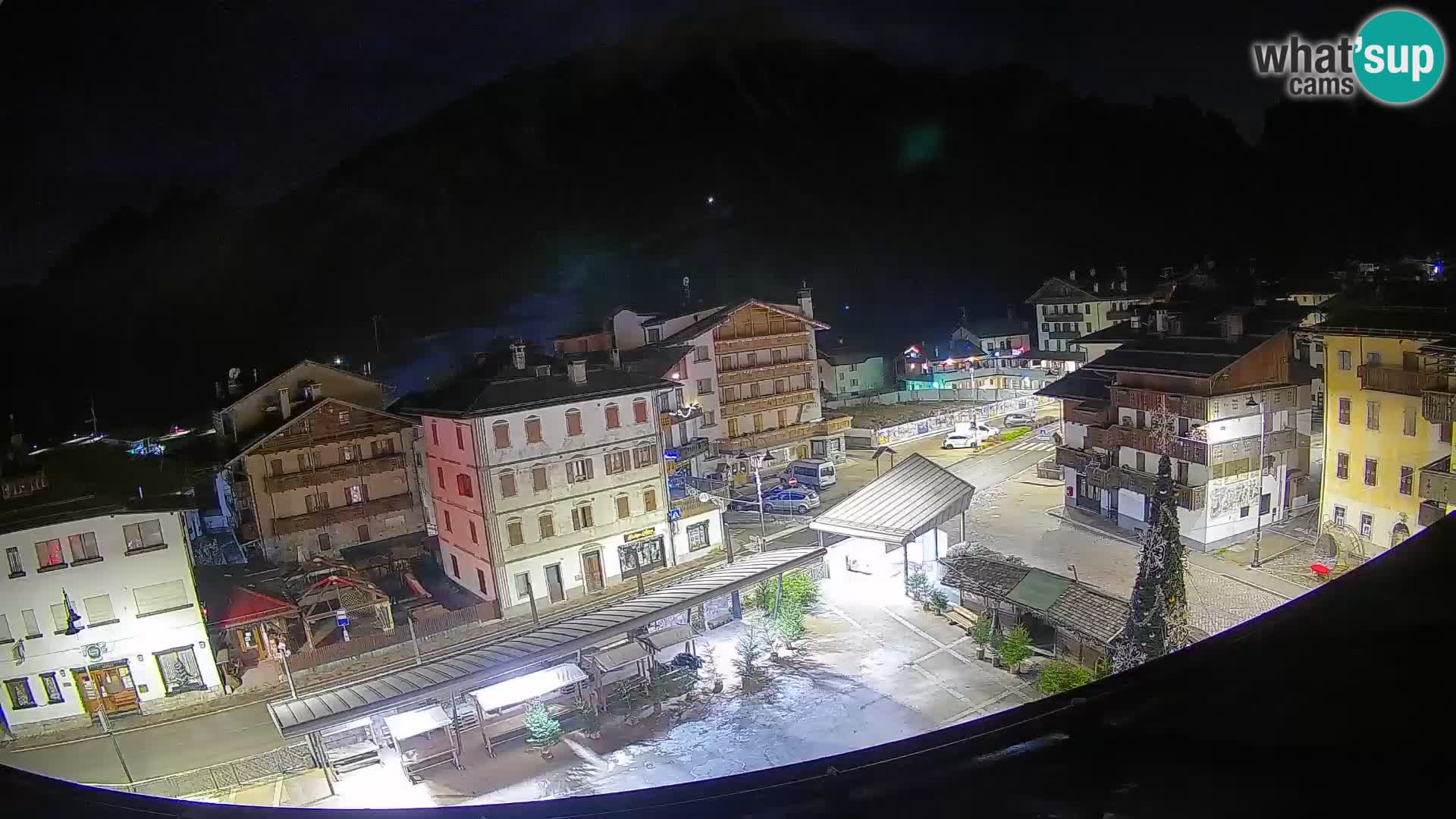 Plaza principal de Forni di Sopra