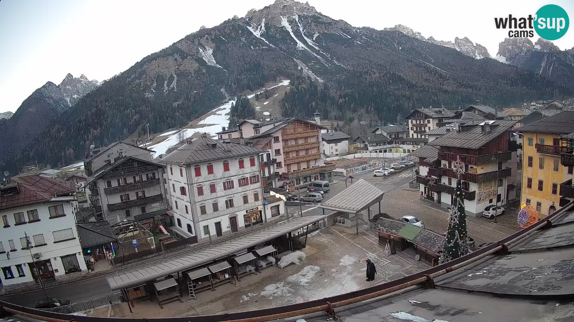 Piazza centrale di Forni di Sopra