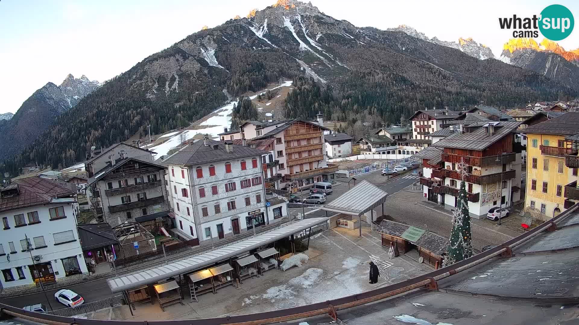Plaza principal de Forni di Sopra