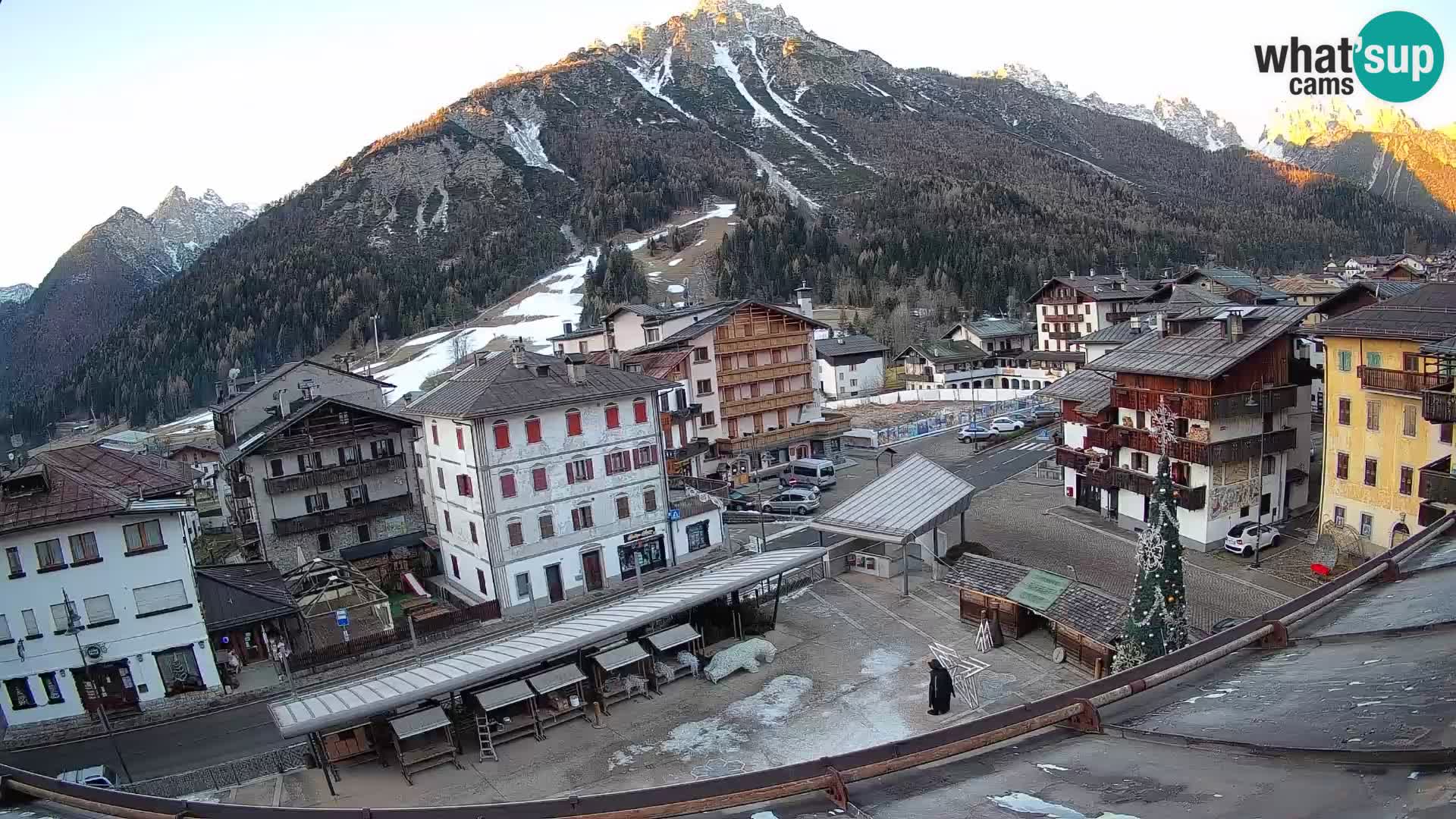 Piazza centrale di Forni di Sopra