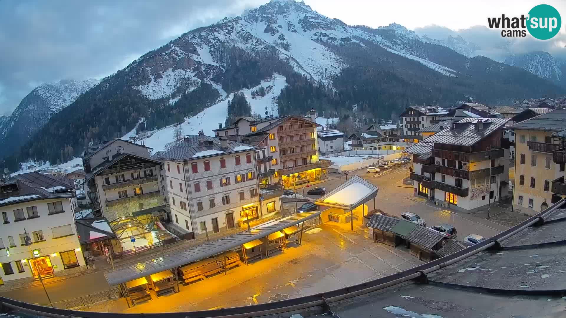 Piazza centrale di Forni di Sopra