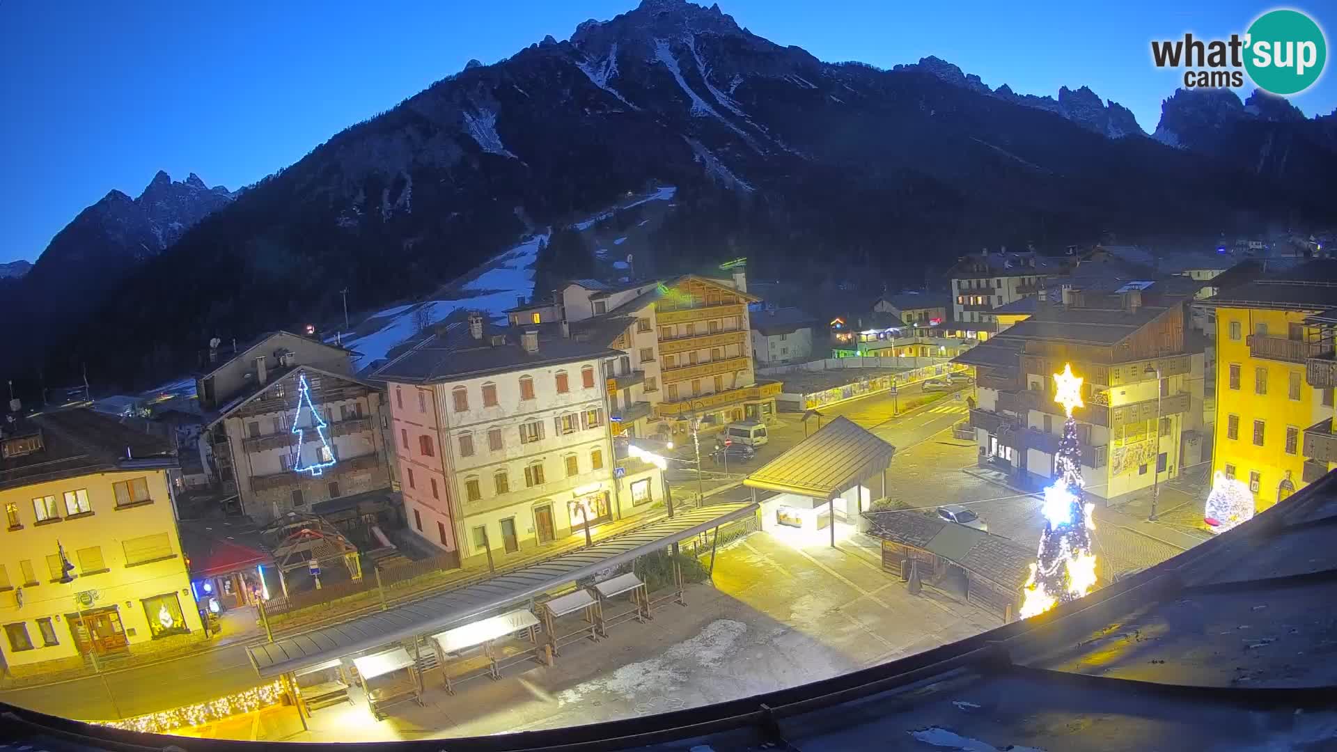 Plaza principal de Forni di Sopra