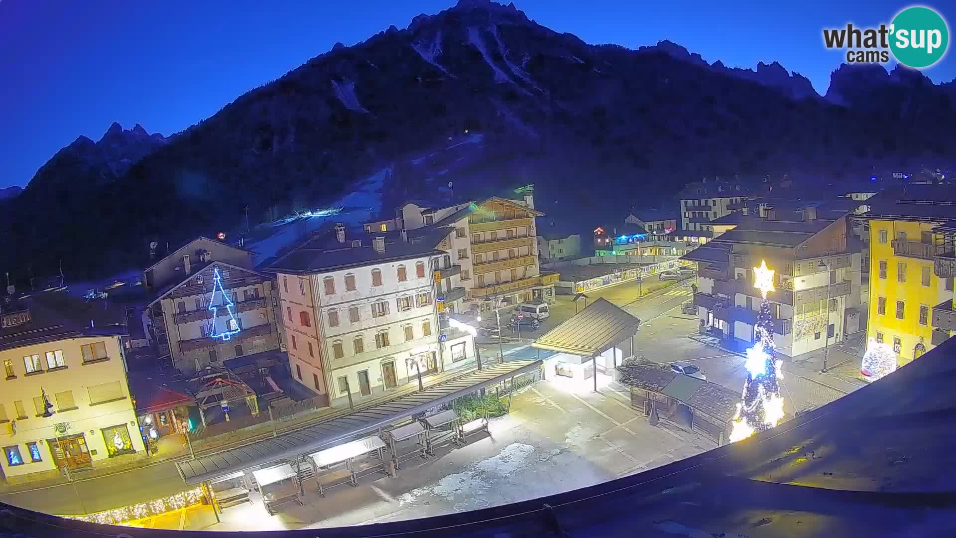 Piazza centrale di Forni di Sopra