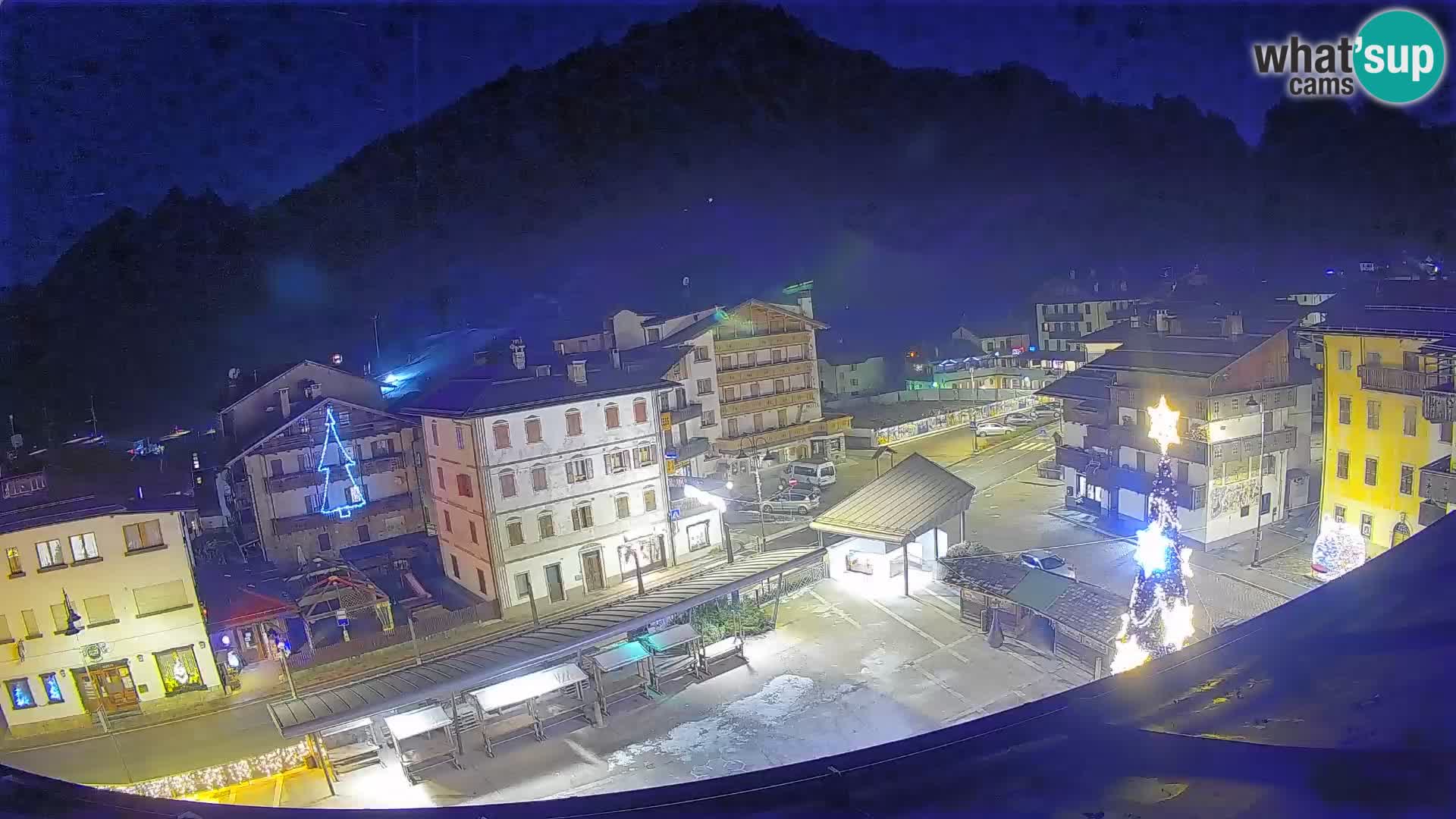 Piazza centrale di Forni di Sopra