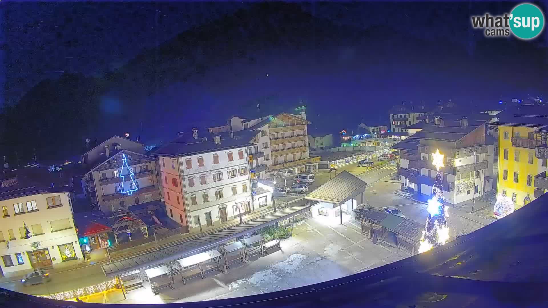 Piazza centrale di Forni di Sopra