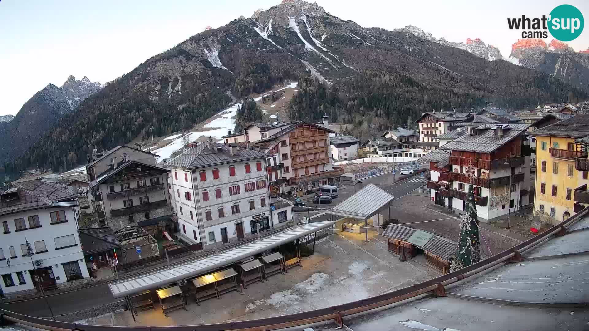 Piazza centrale di Forni di Sopra