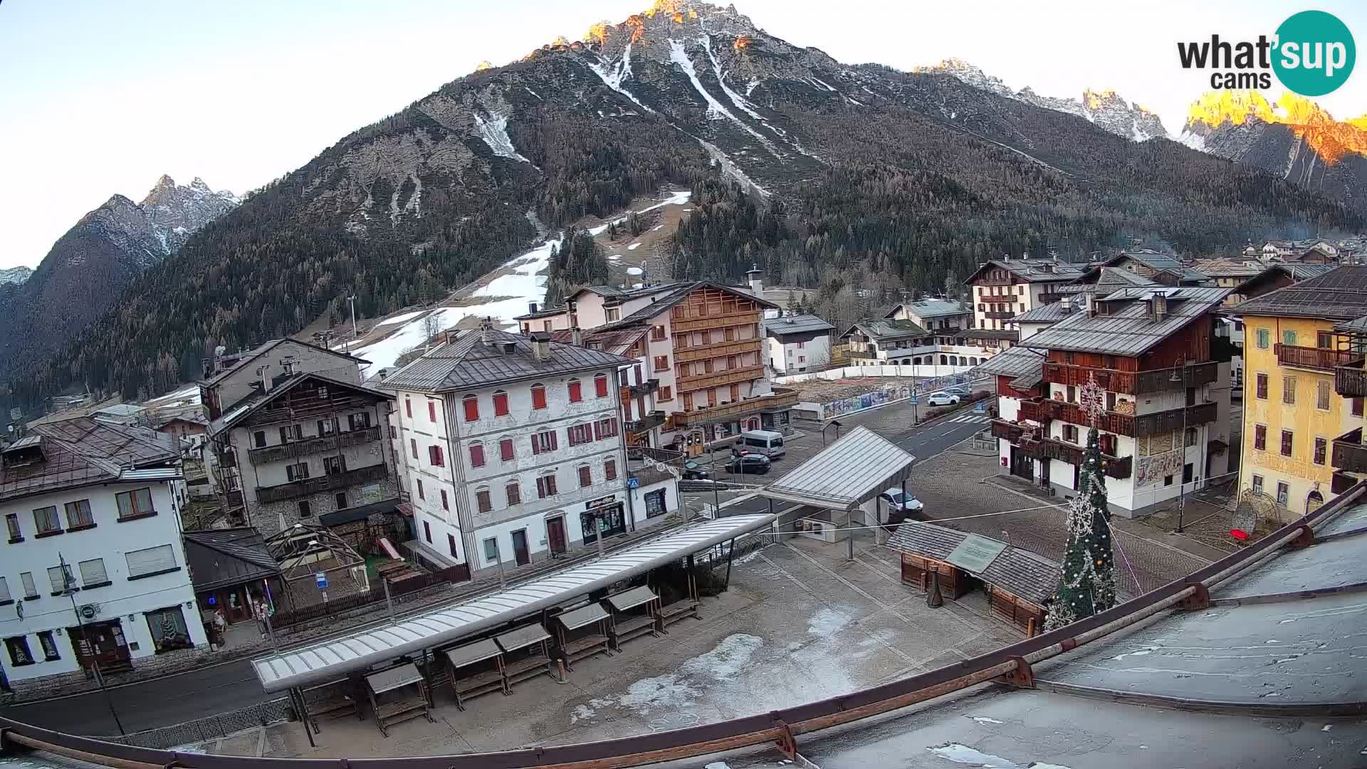 Piazza centrale di Forni di Sopra