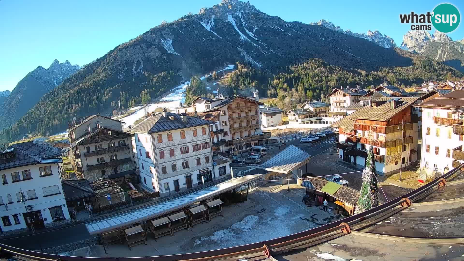 Piazza centrale di Forni di Sopra
