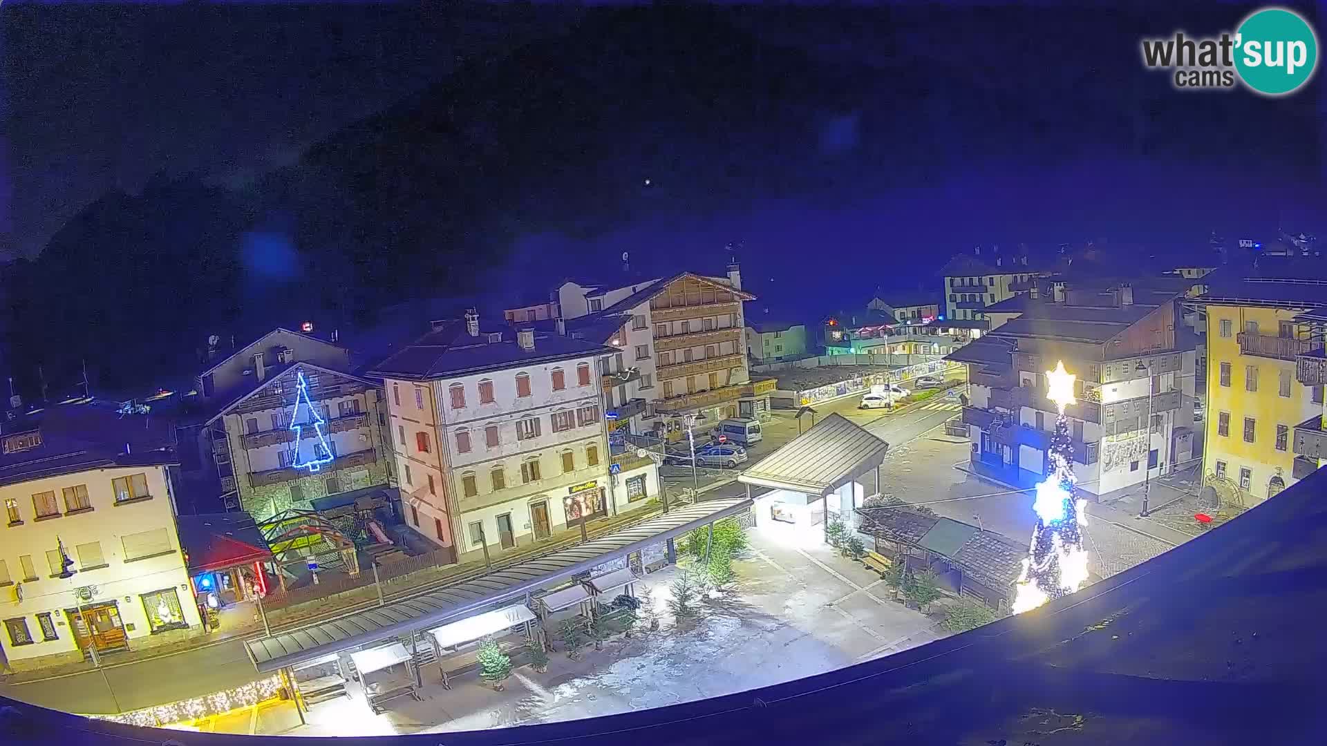 Piazza centrale di Forni di Sopra