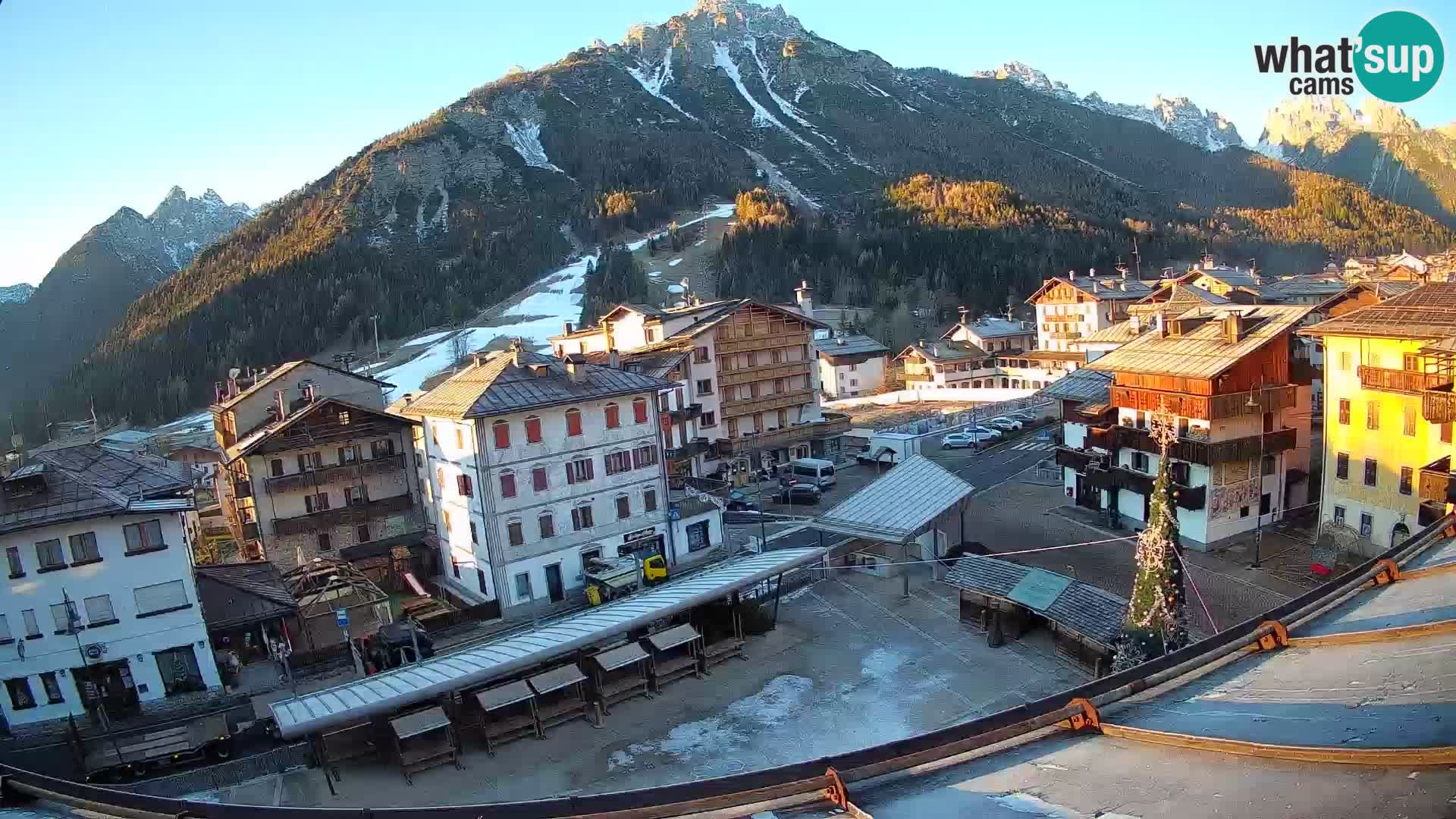Piazza centrale di Forni di Sopra