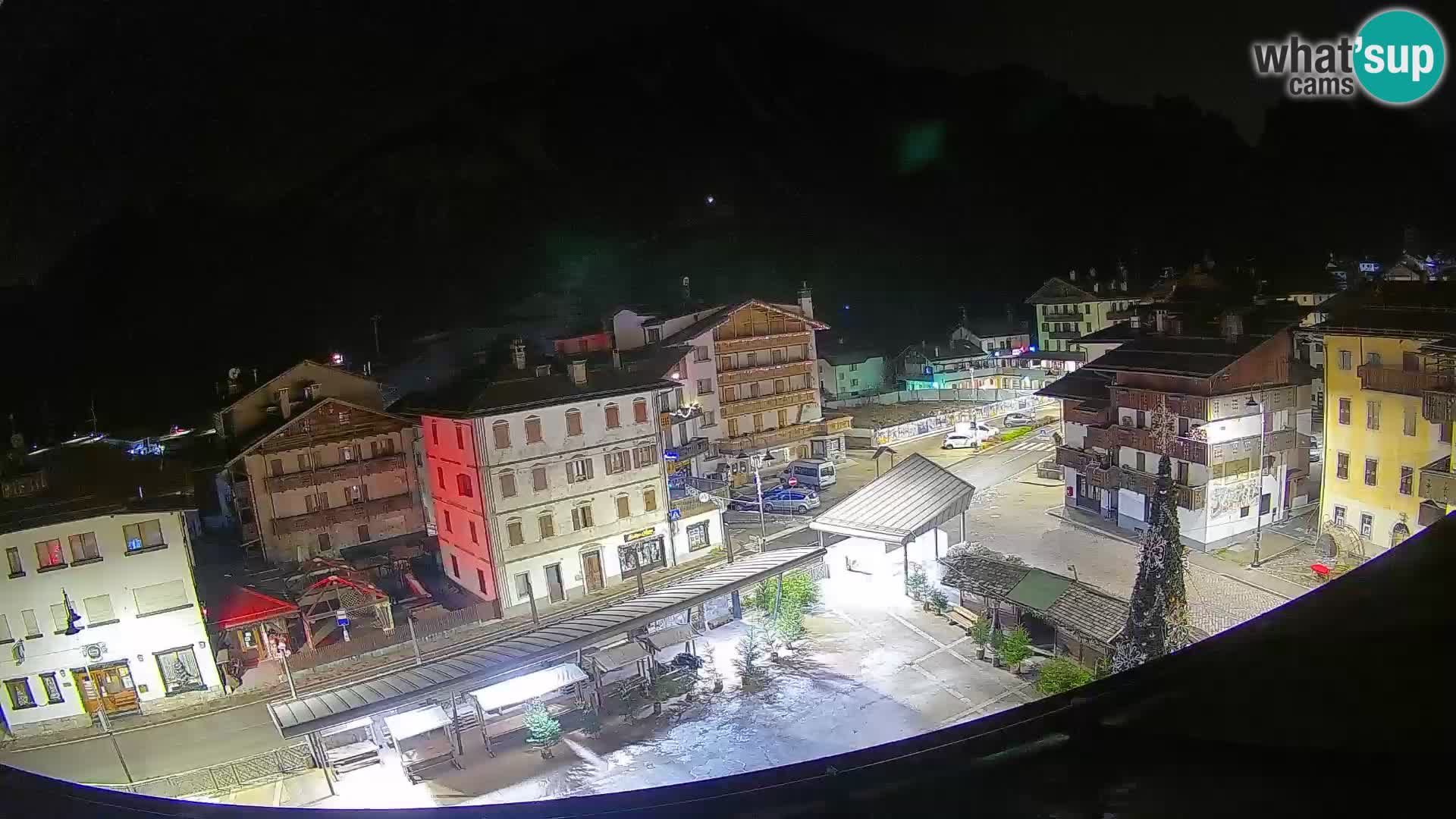 Piazza centrale di Forni di Sopra