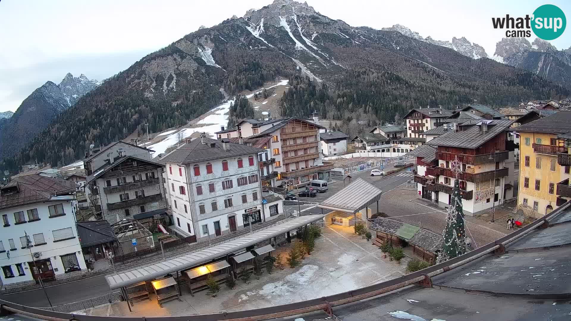 Piazza centrale di Forni di Sopra