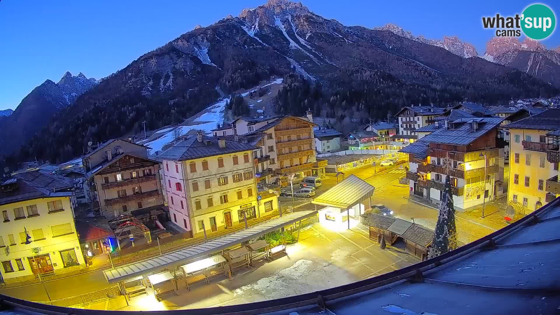 Piazza centrale di Forni di Sopra