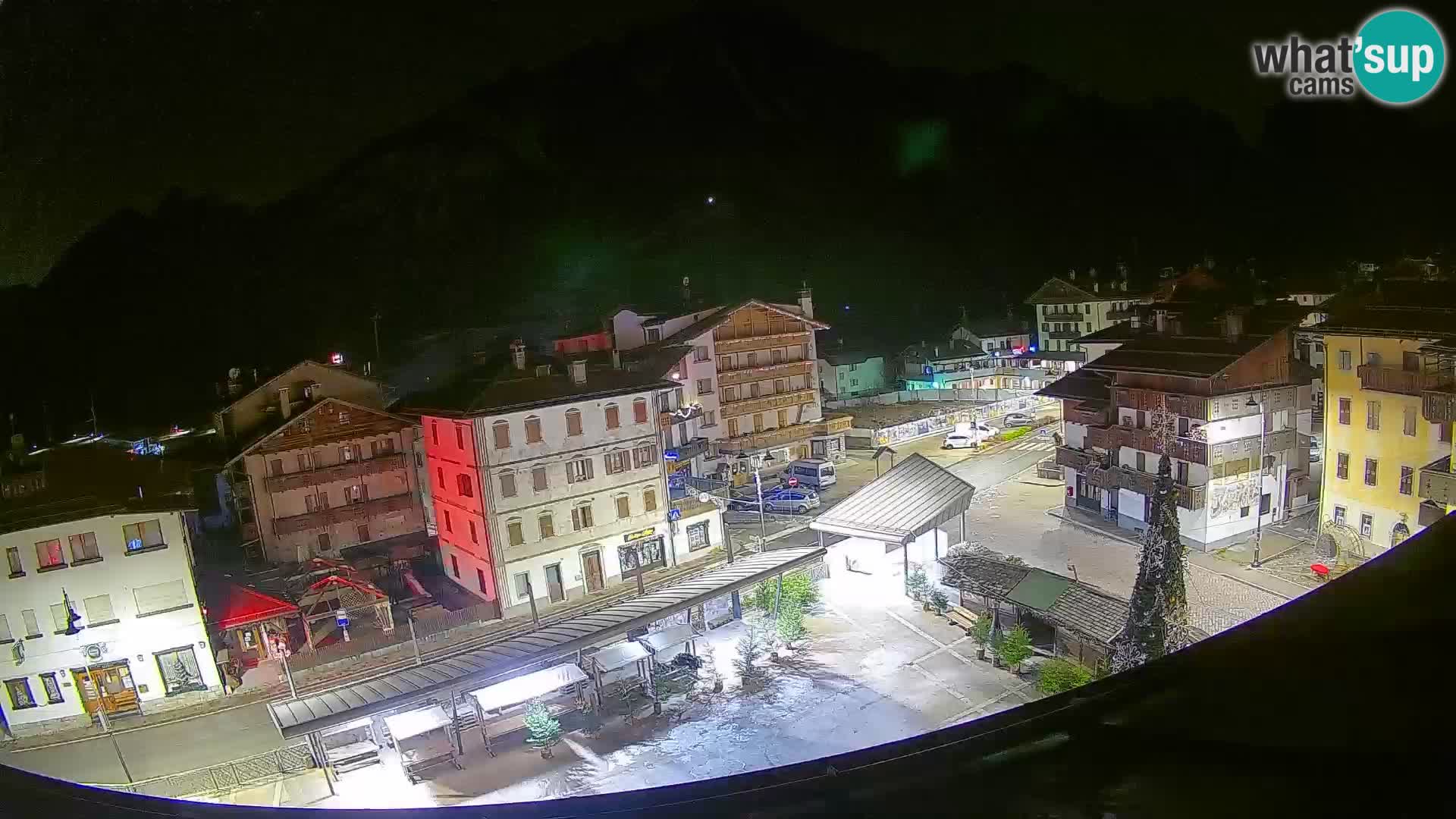 Piazza centrale di Forni di Sopra