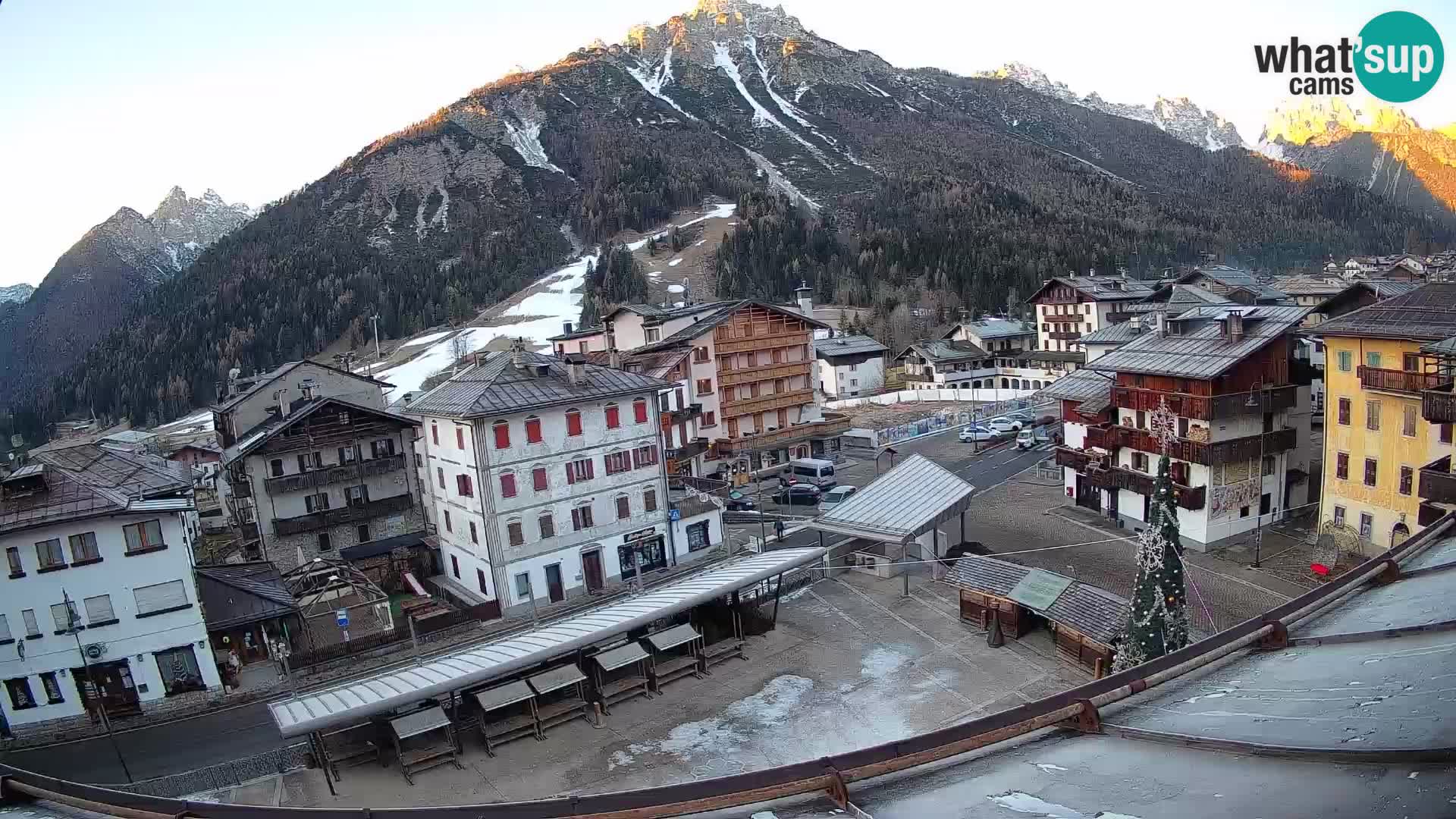 Piazza centrale di Forni di Sopra