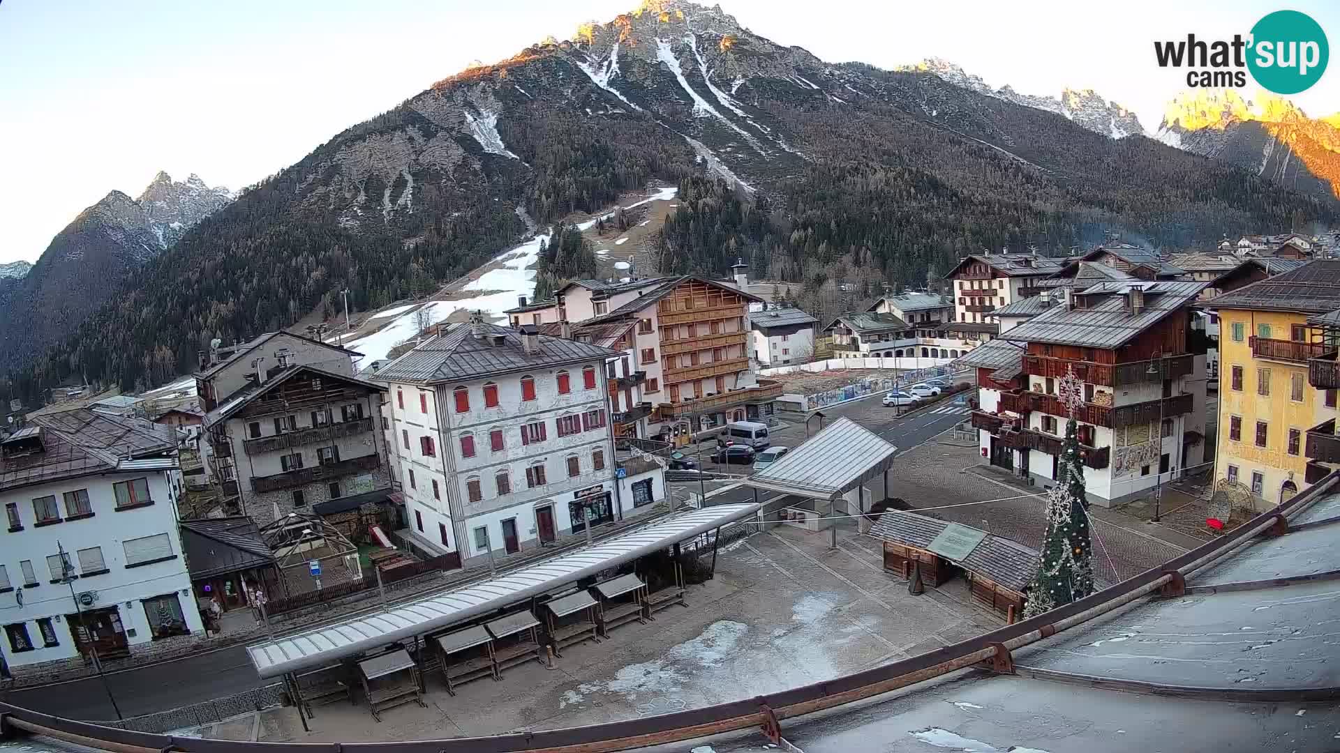 Piazza centrale di Forni di Sopra