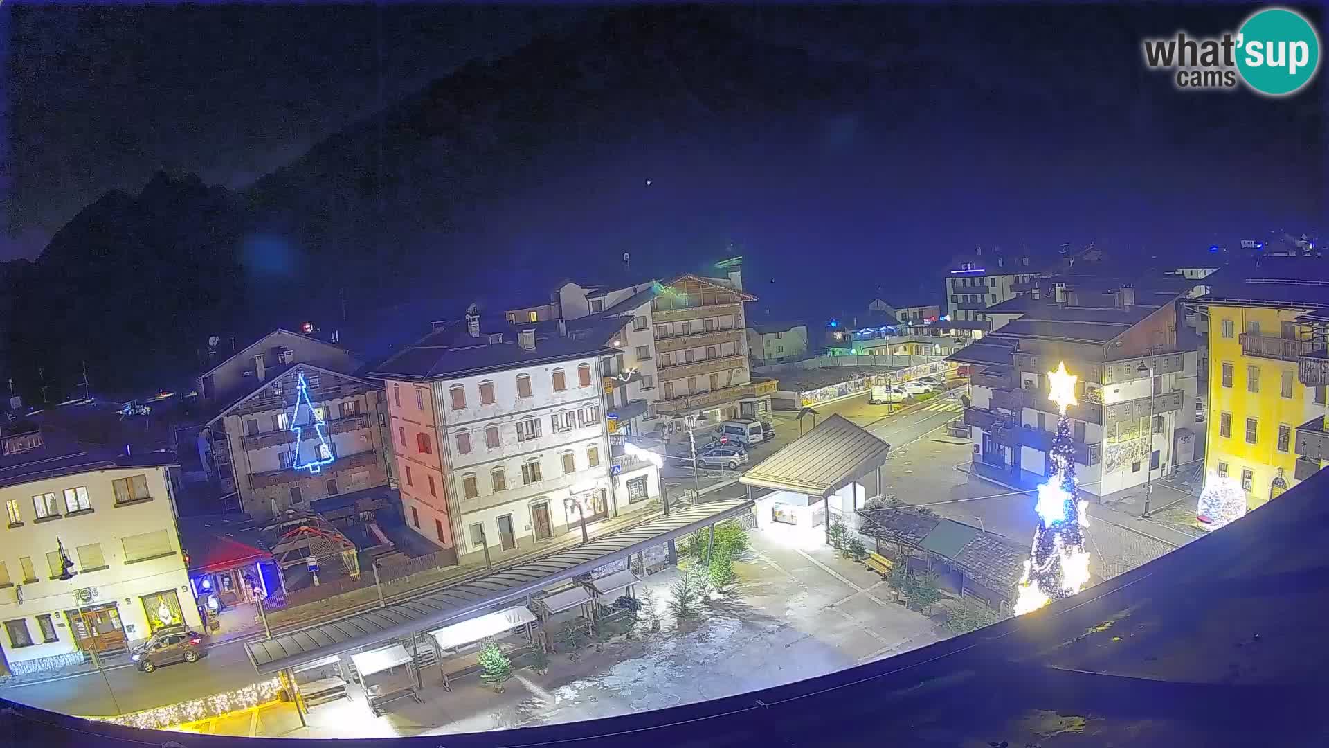 Piazza centrale di Forni di Sopra