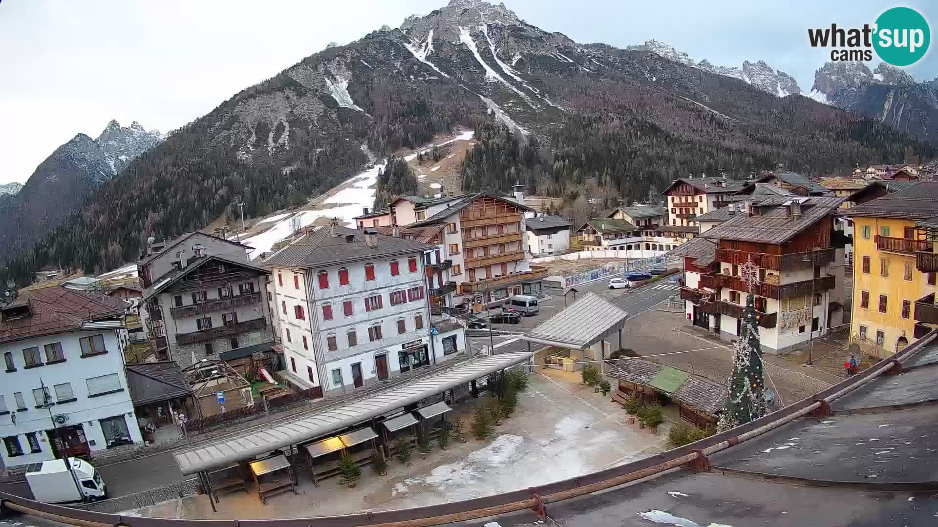 Plaza principal de Forni di Sopra