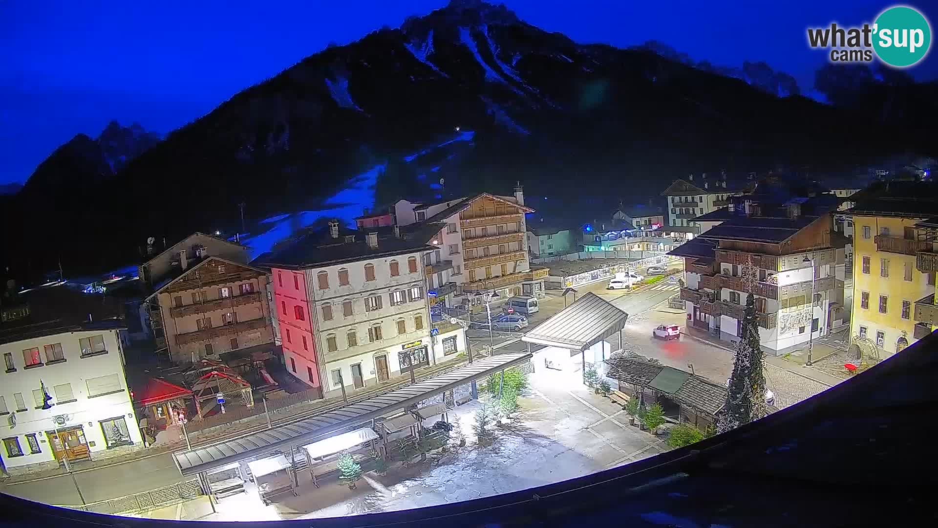 Piazza centrale di Forni di Sopra