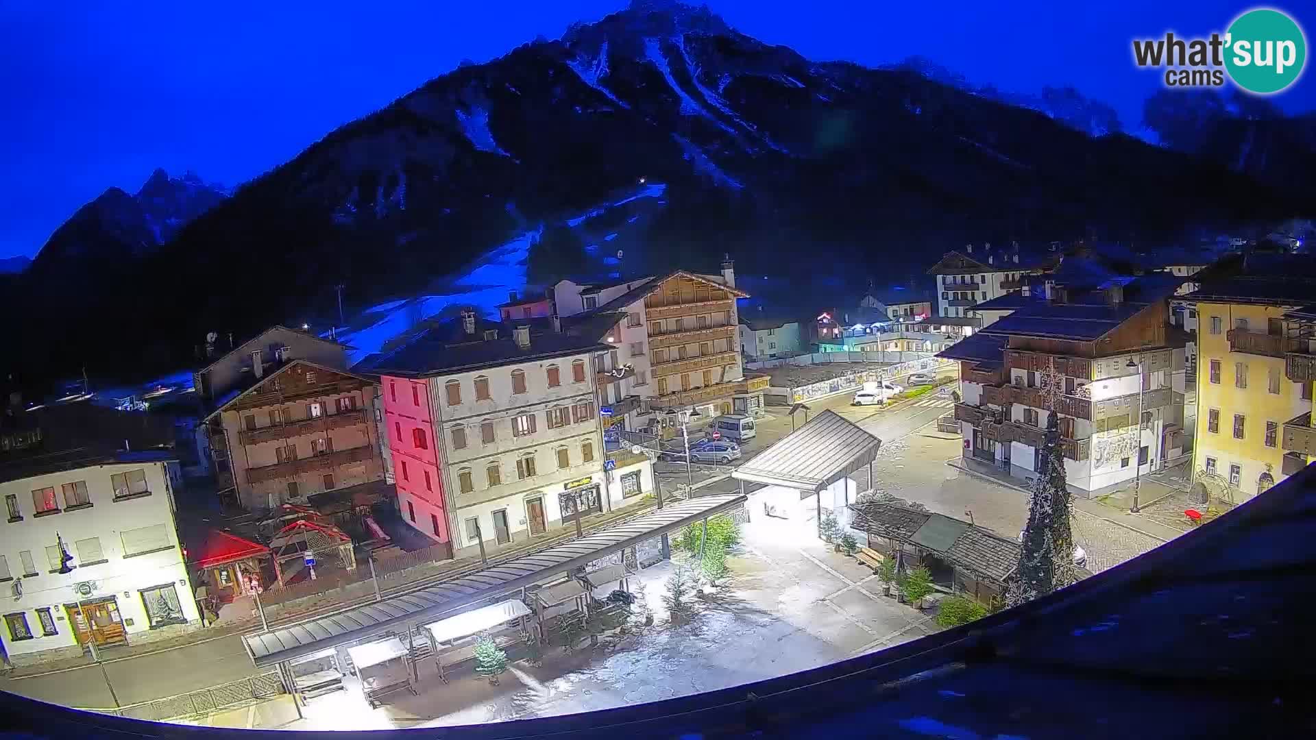 Plaza principal de Forni di Sopra