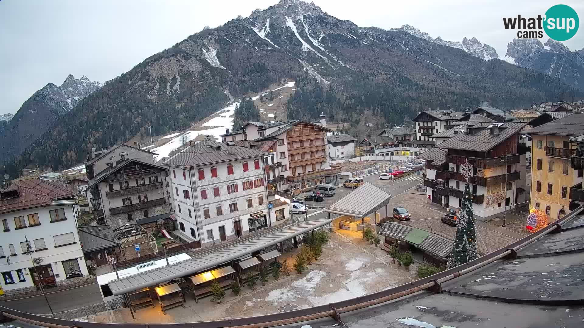 Plaza principal de Forni di Sopra