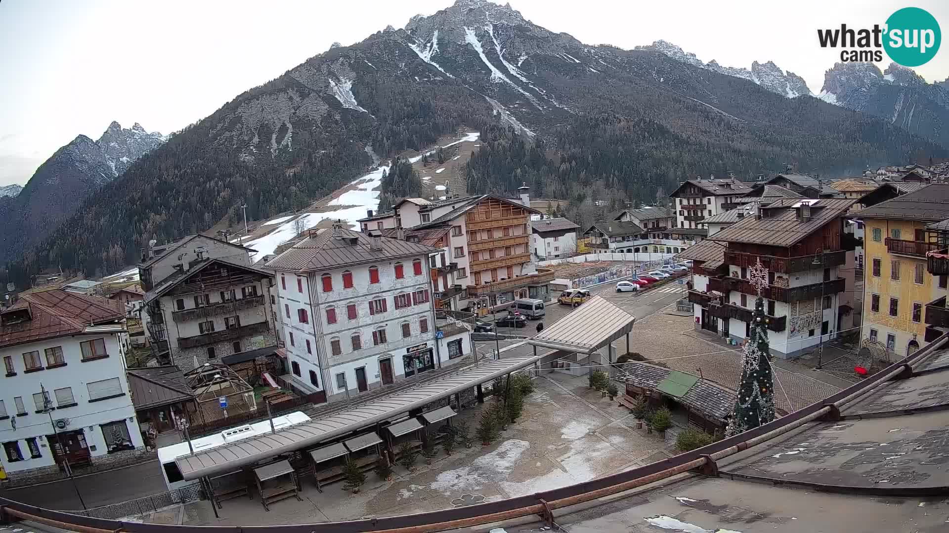 Piazza centrale di Forni di Sopra
