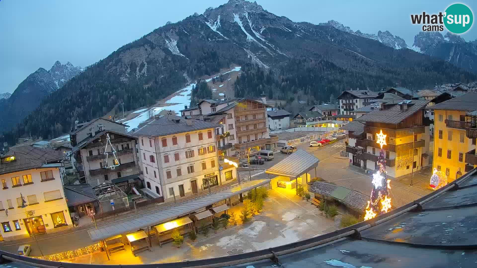 Piazza centrale di Forni di Sopra