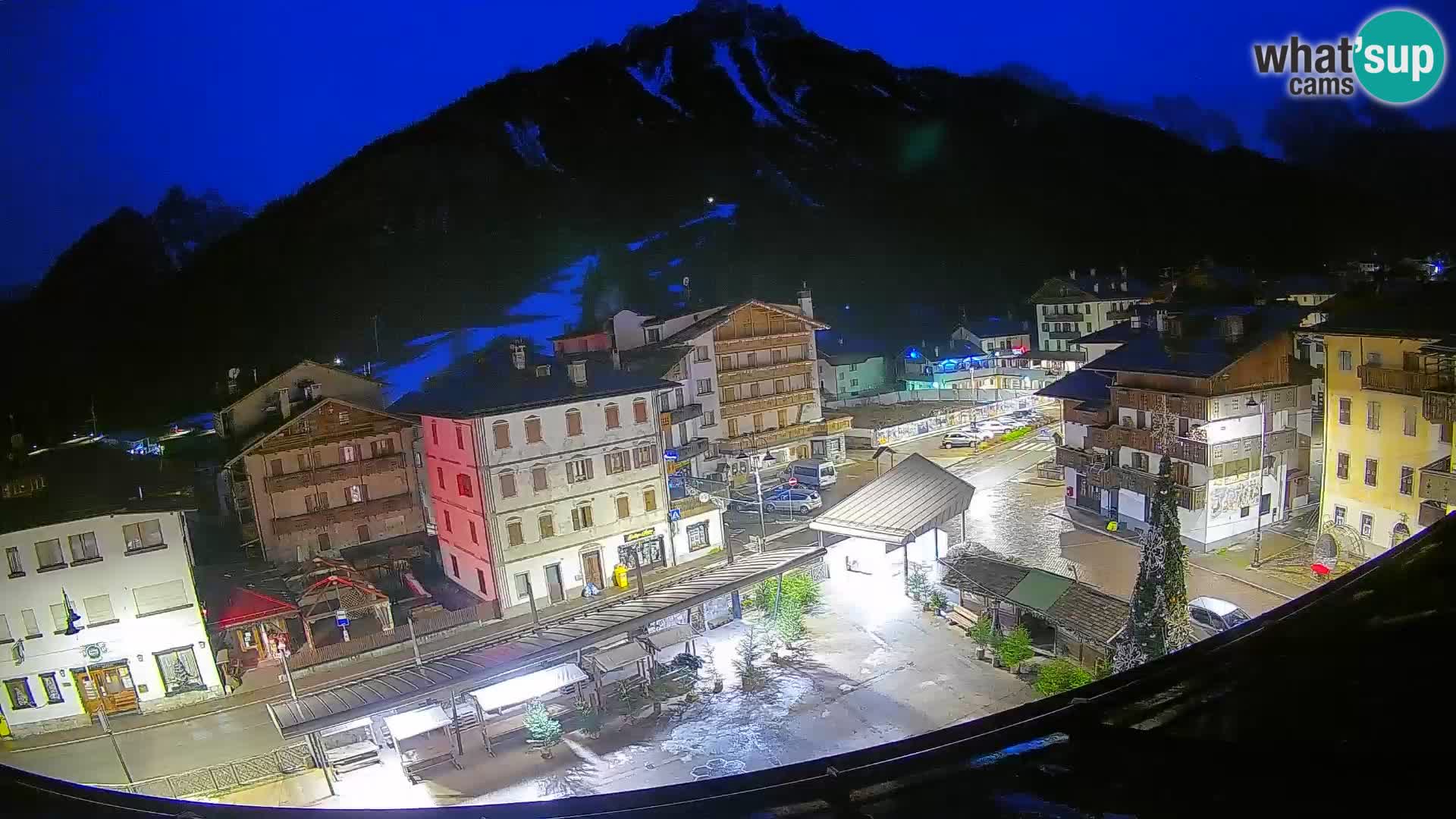 Piazza centrale di Forni di Sopra