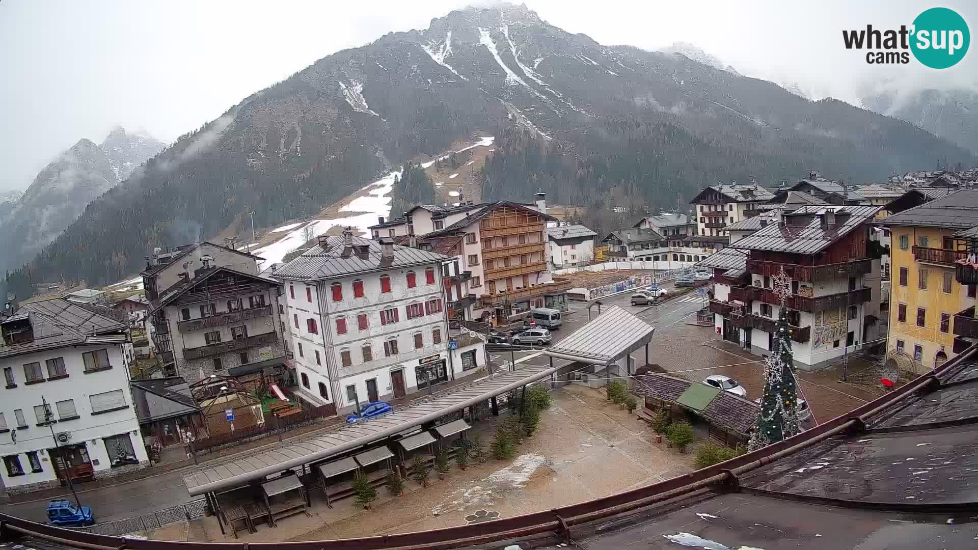 Piazza centrale di Forni di Sopra