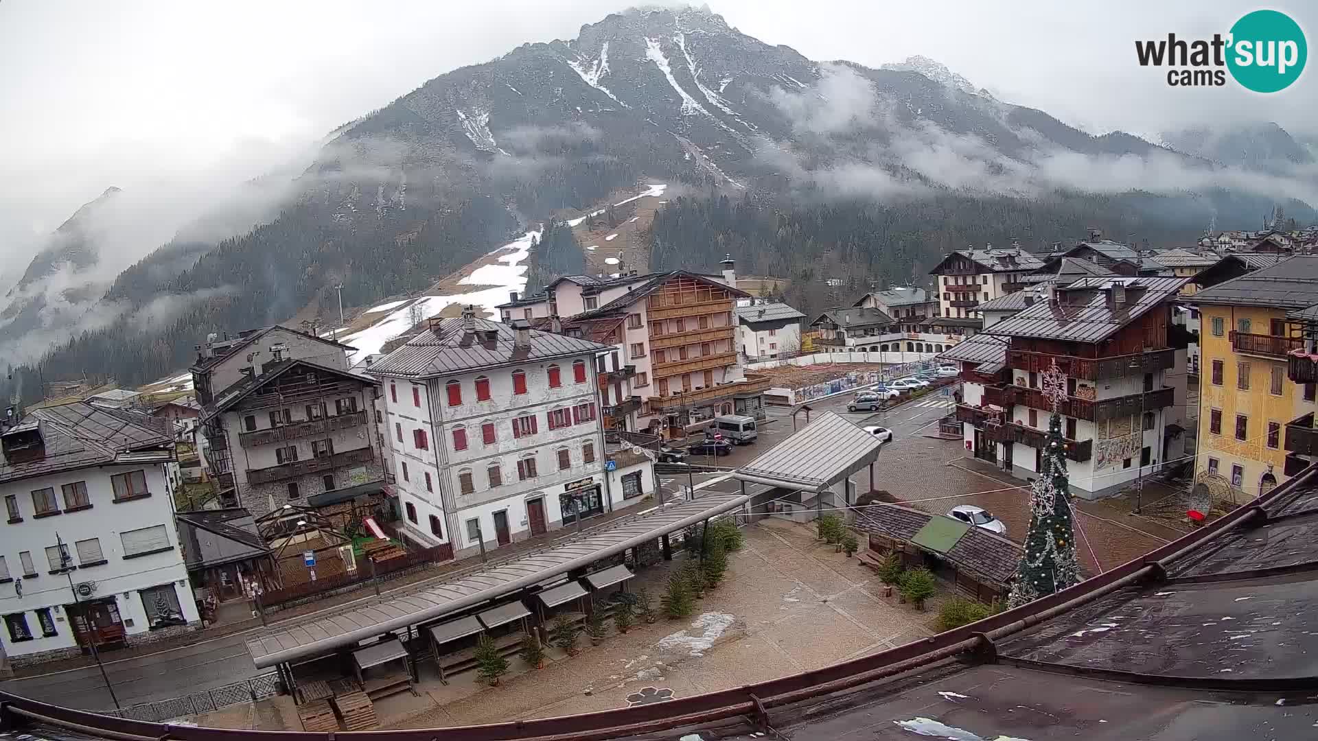 Piazza centrale di Forni di Sopra