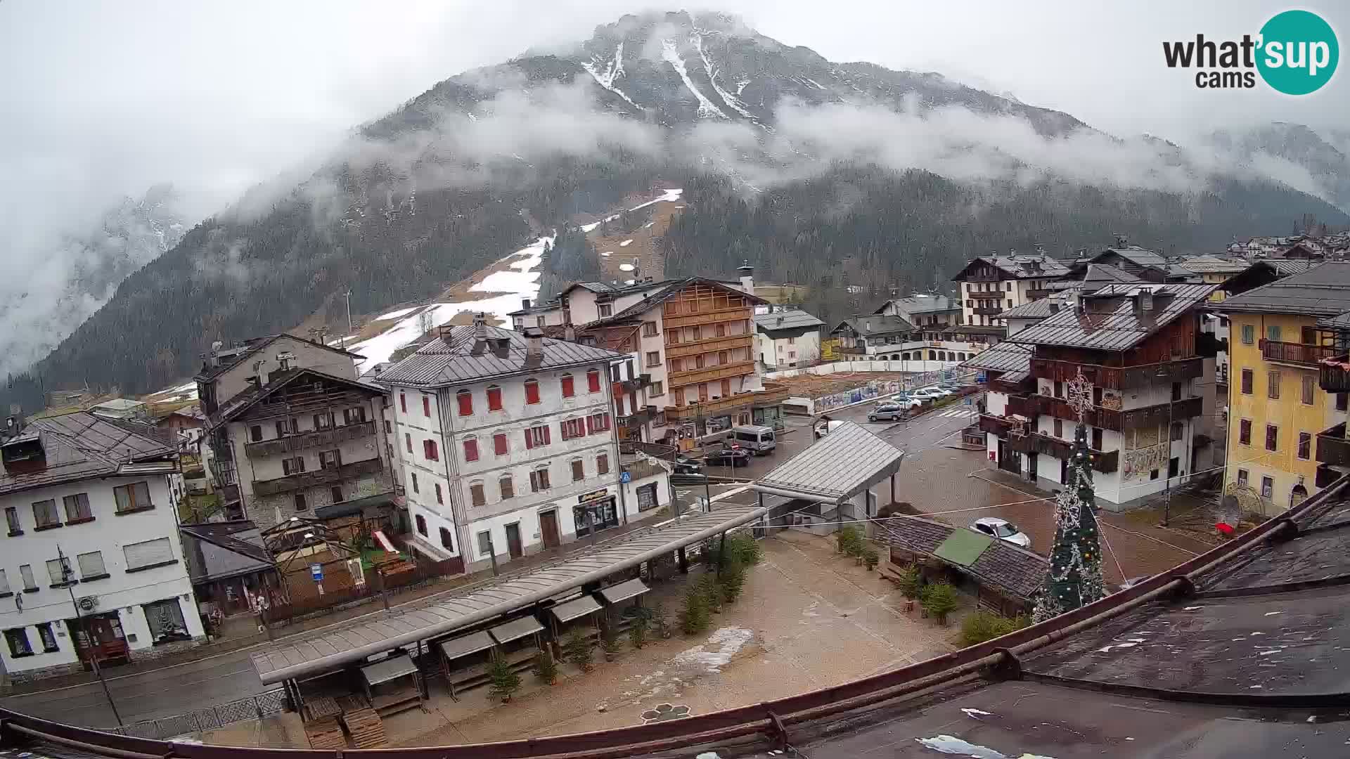Plaza principal de Forni di Sopra