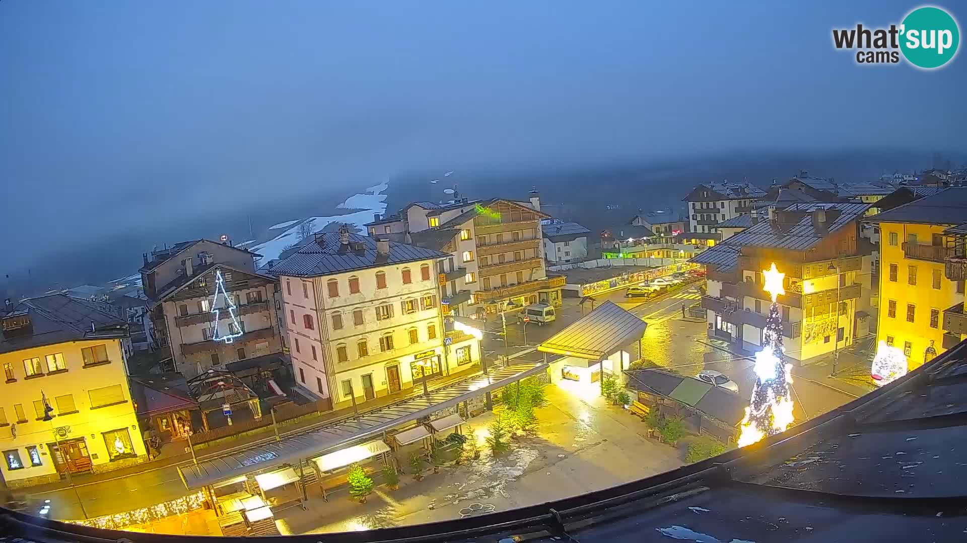 Piazza centrale di Forni di Sopra