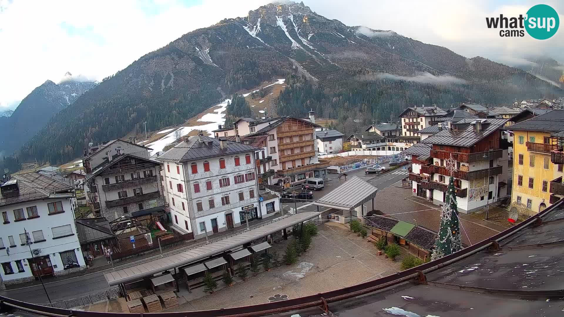 Piazza centrale di Forni di Sopra