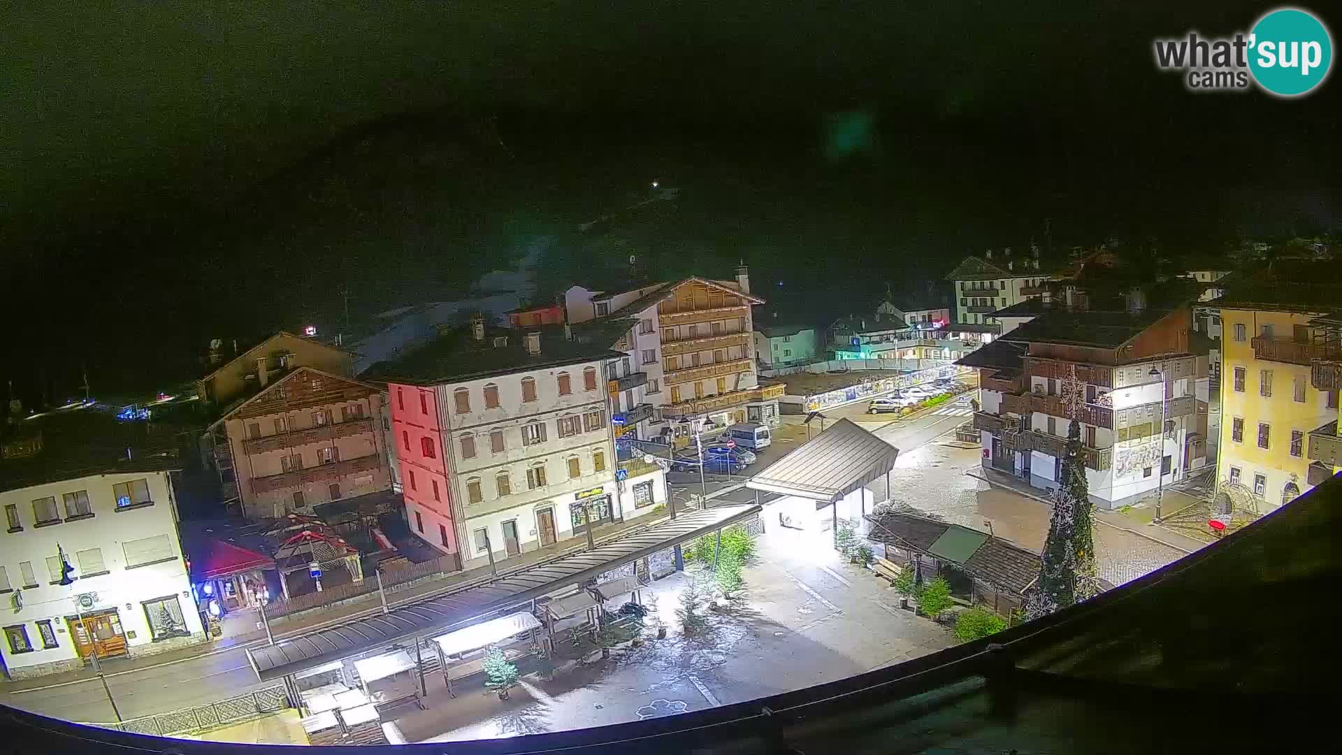 Piazza centrale di Forni di Sopra