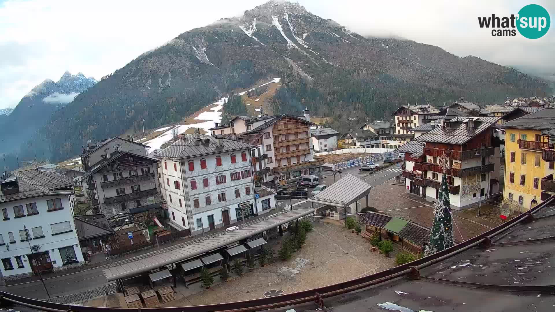 Plaza principal de Forni di Sopra
