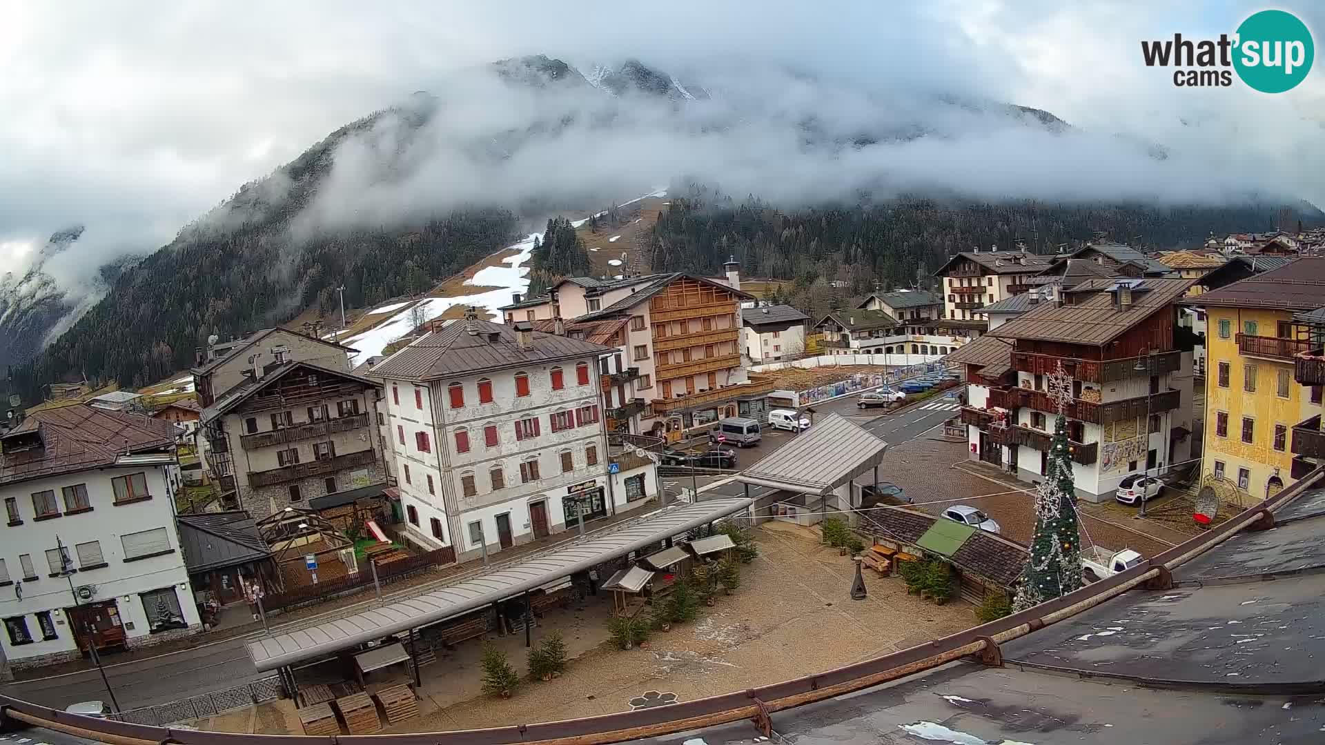 Plaza principal de Forni di Sopra