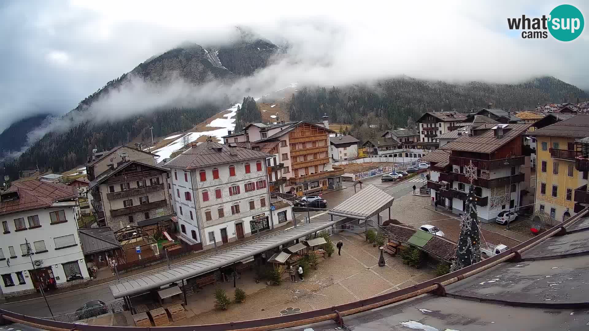 Piazza centrale di Forni di Sopra