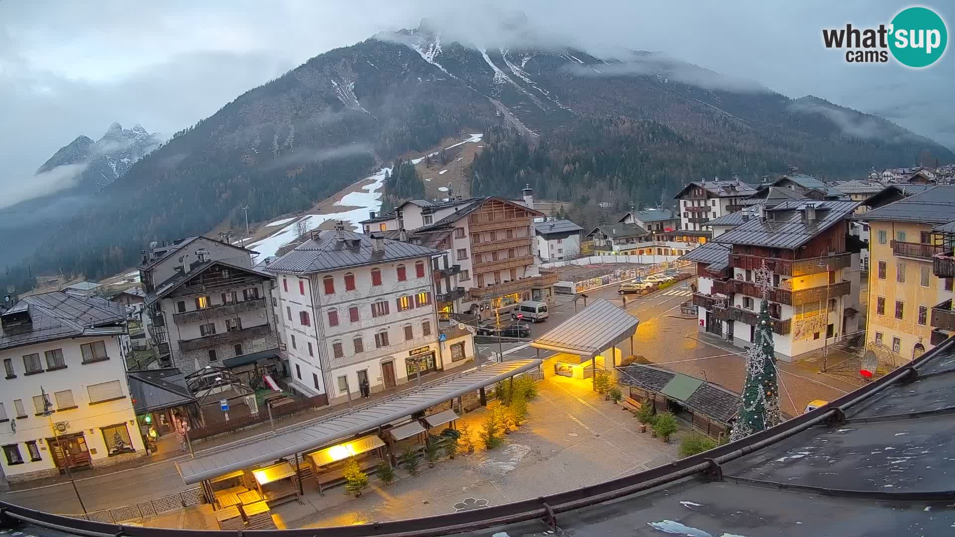 Plaza principal de Forni di Sopra