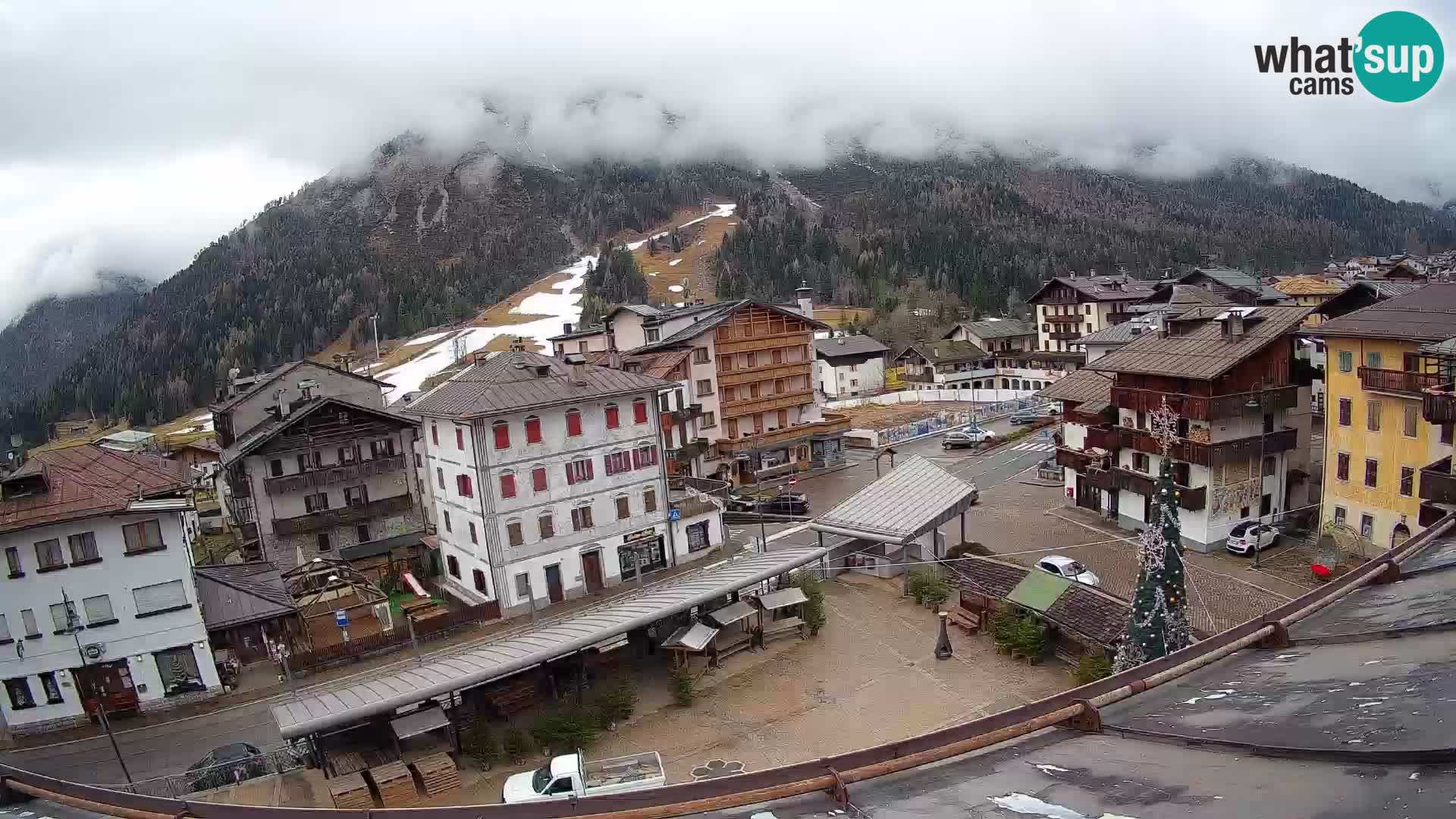Plaza principal de Forni di Sopra