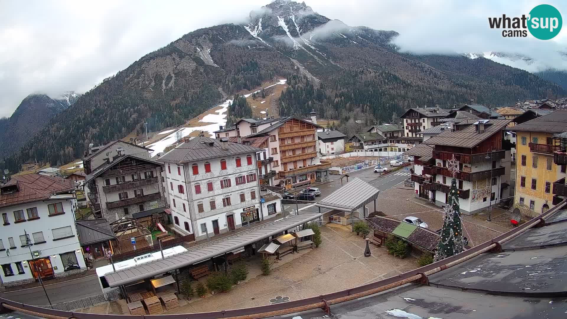 Plaza principal de Forni di Sopra