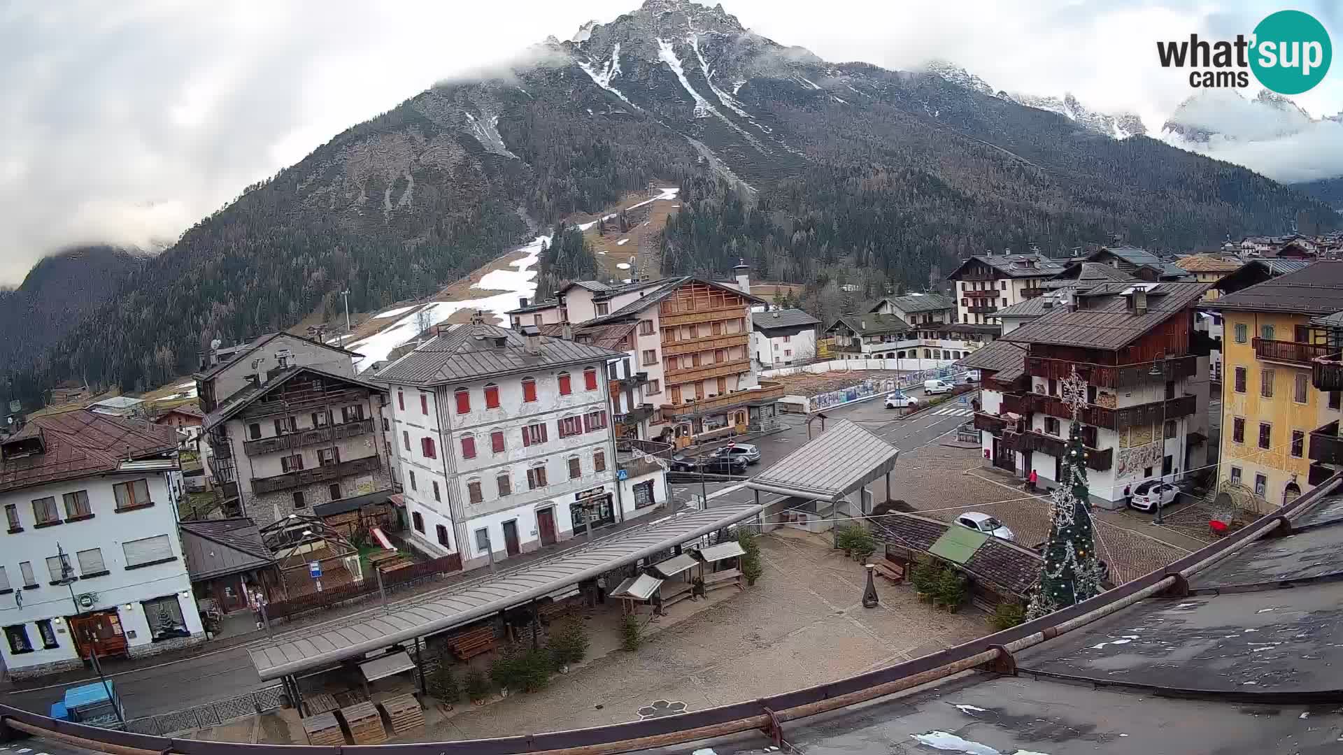 Plaza principal de Forni di Sopra