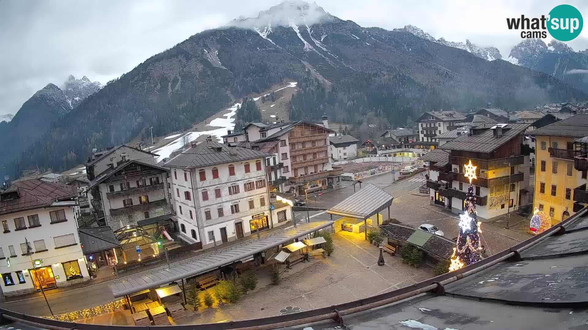 Plaza principal de Forni di Sopra