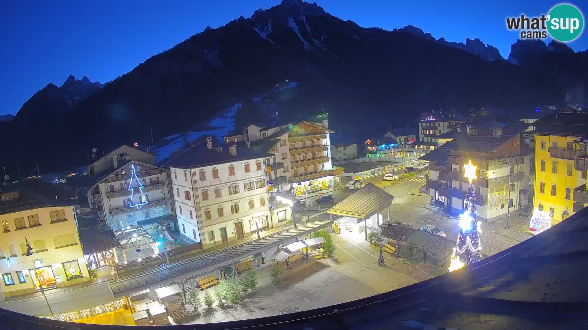 Piazza centrale di Forni di Sopra